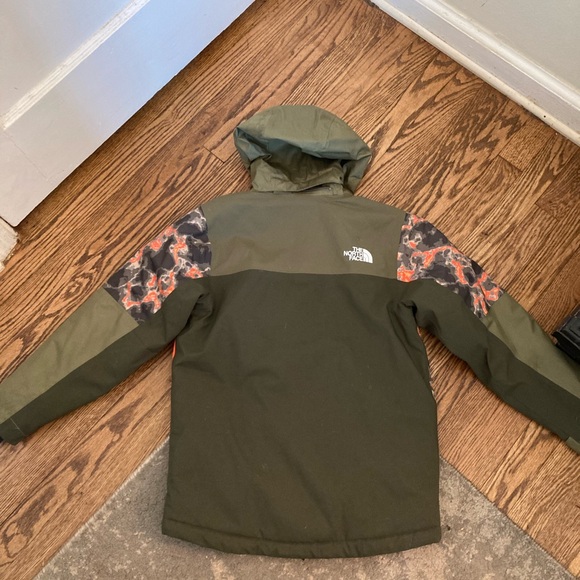 North Face Coats - Picture 6 of 7